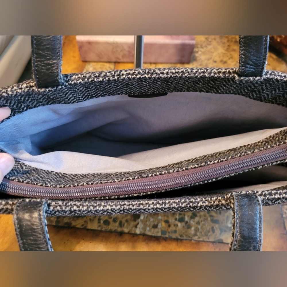 BURBERRYS Chic Black and White Herringbone Tote Bag - Picture 8 of 9